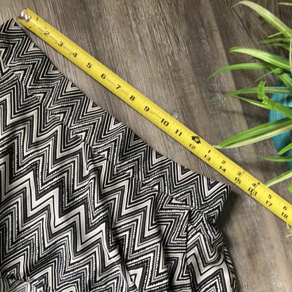 Chevron grey/back VANITY skirt size L - Picture 7 of 11